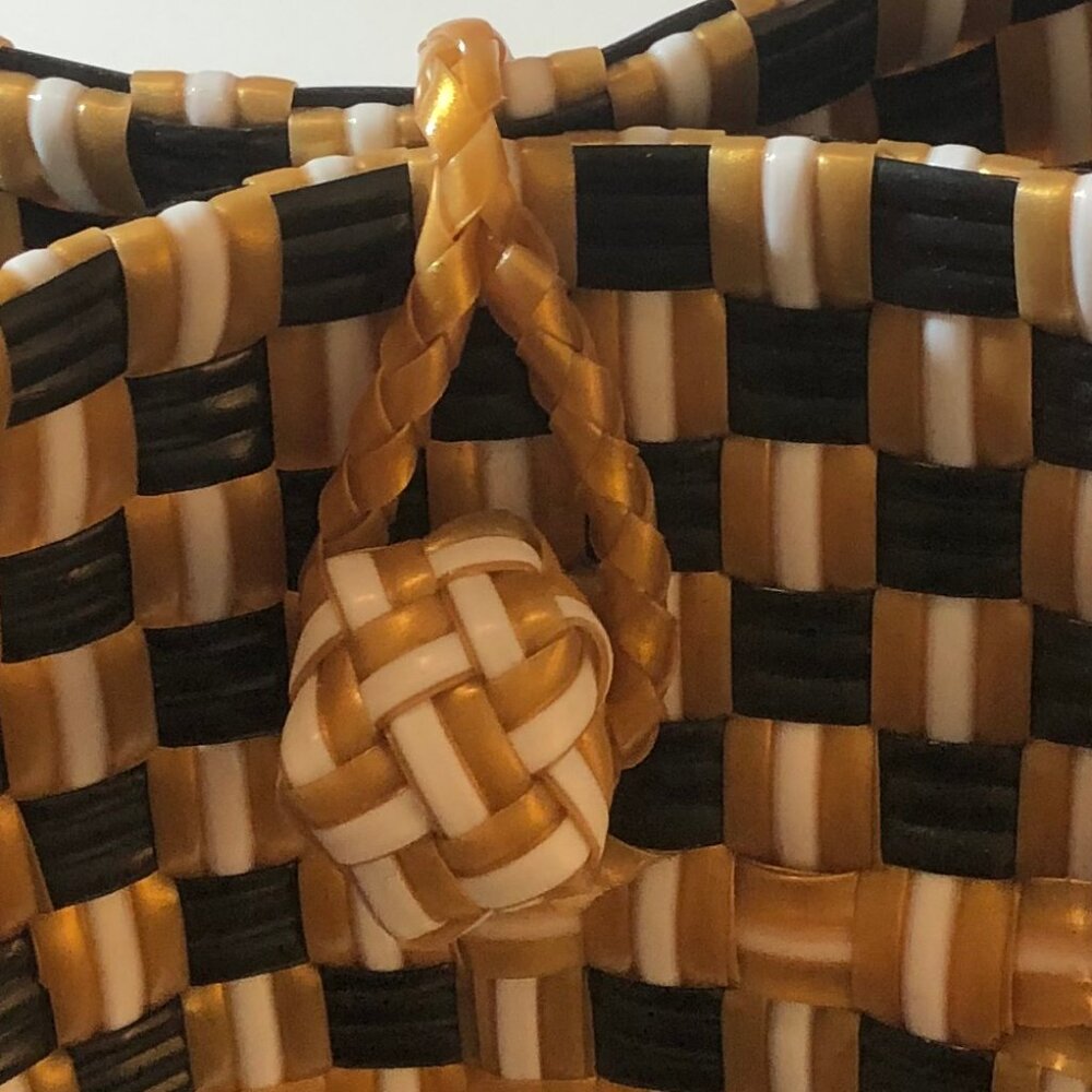 Unveil the artistry of everyday with our stunning handwoven tote - Picture 5 of 7
